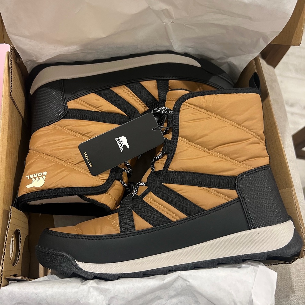 BNWT Sorel Tan and Black Winter Boots